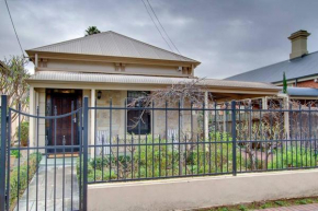 Adelaide close CBD Large Private Studio Apartment in St Peters